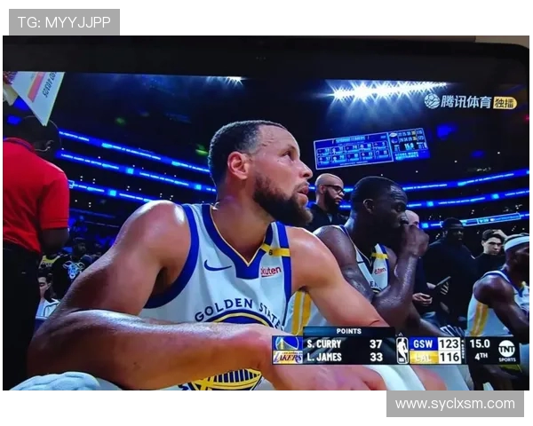 勇士与快船激战四月十六日NBA季后赛精彩对决引发球迷热议 勇士与快船激战四月十六日NBA季后赛精彩对决引发球迷热议